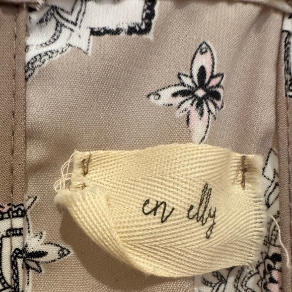 Cute tank top.  Spaghetti straps. - Picture 2 of 3